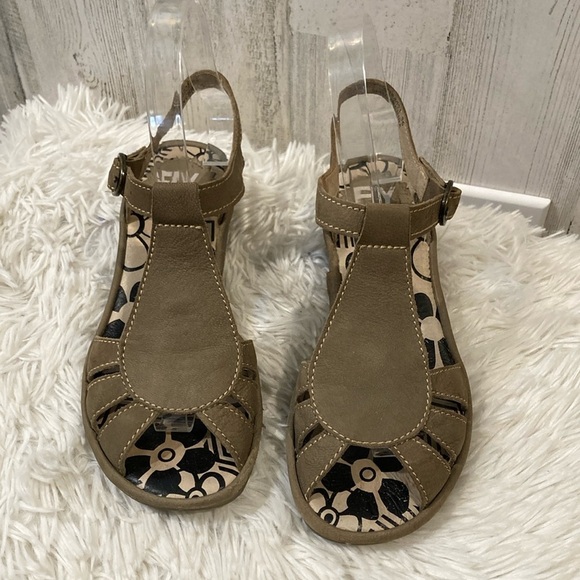 Fly London Low Wedge Tan Peep Toe Sandal - Picture 1 of 12